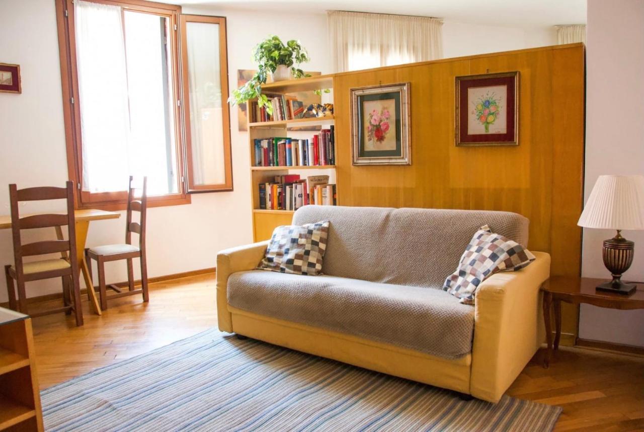 Studio with Canal View - Separate Building,1157585109:JPEG